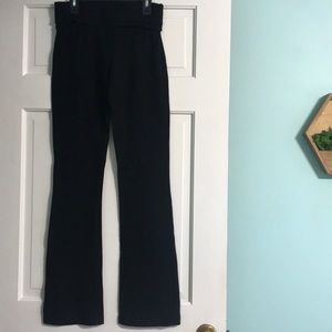 Black yoga pants
